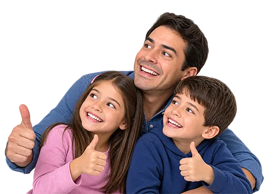 Paciente feliz sonriendo tras su tratamiento en OMI Dental