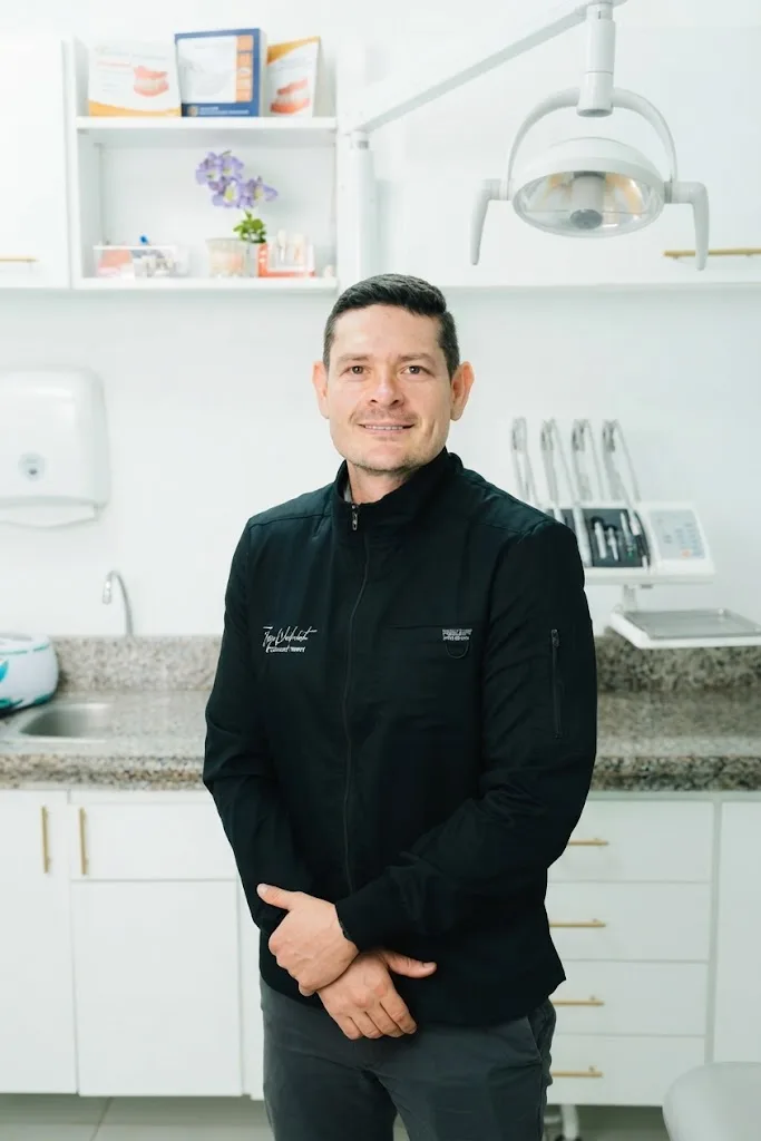 Dr. Jorge Verdesoto