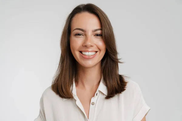 Paciente de OMI Dental con su sonrisa transformada